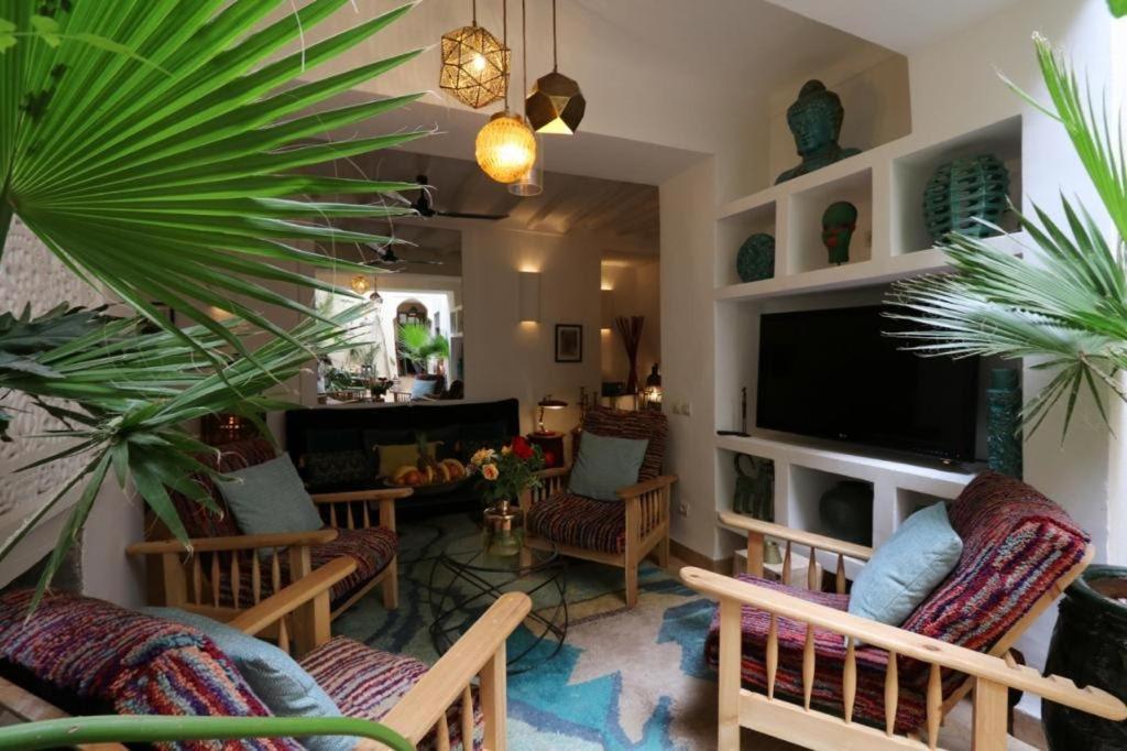 Riad103 chauffée sur le jacuzzi in rooftop&pool SPA Marrakesh Exterior foto