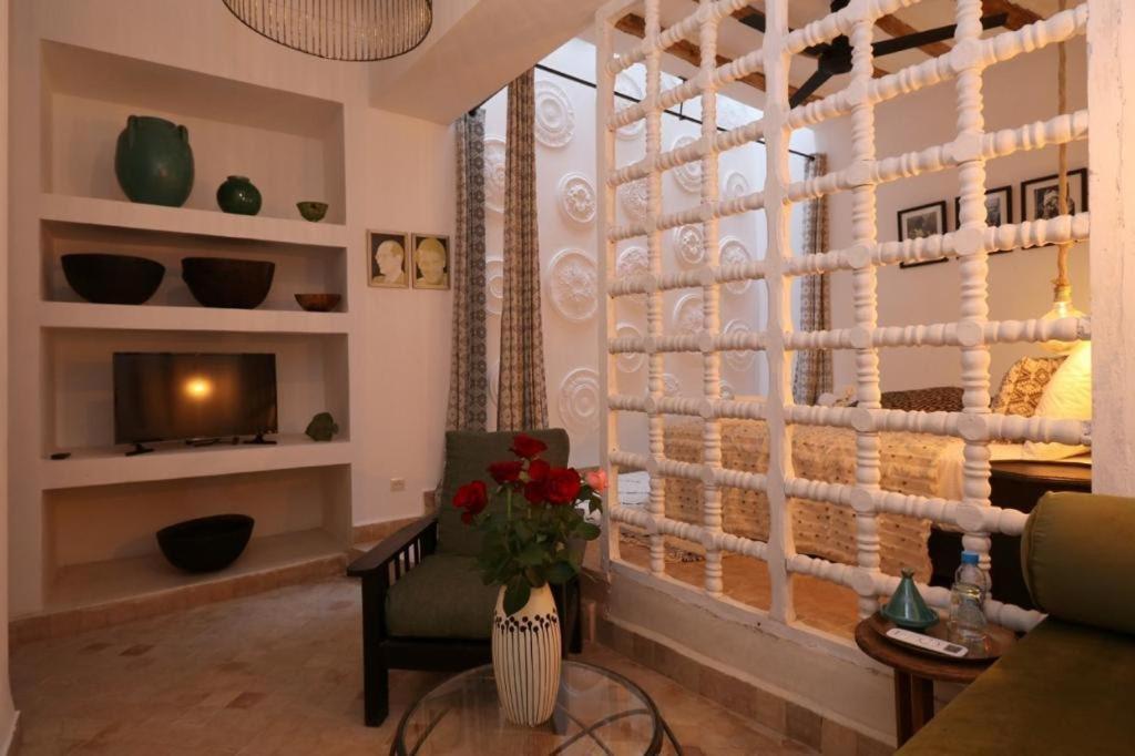 Riad103 chauffée sur le jacuzzi in rooftop&pool SPA Marrakesh Exterior foto