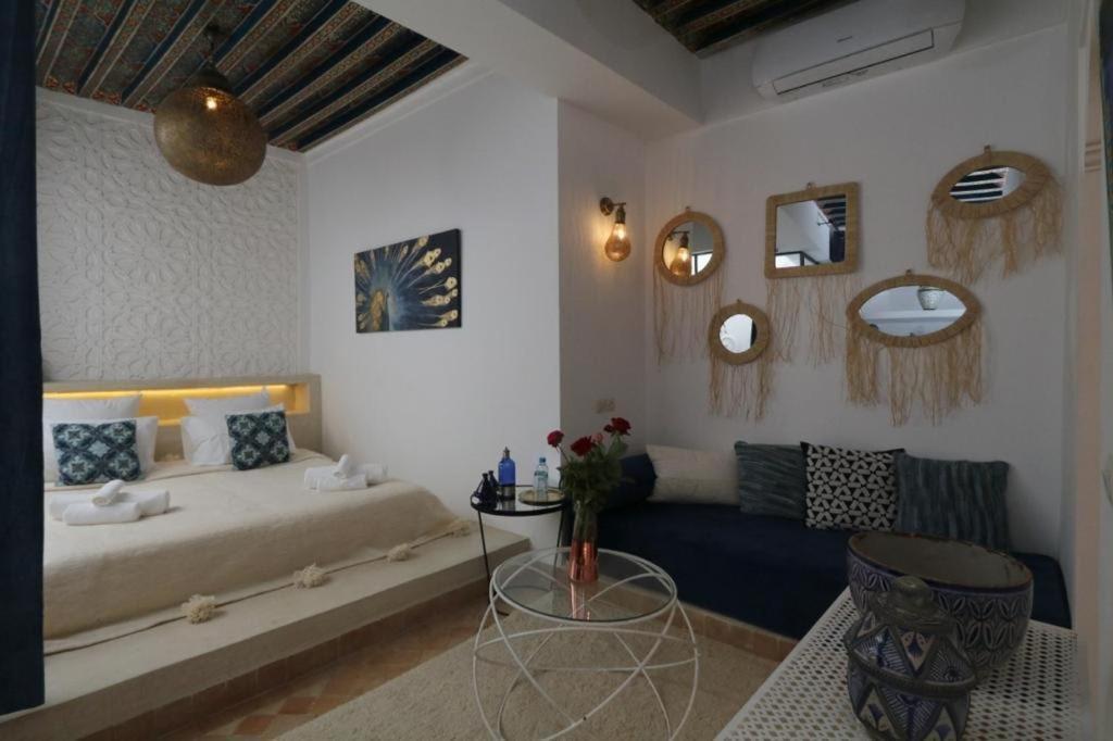 Riad103 chauffée sur le jacuzzi in rooftop&pool SPA Marrakesh Exterior foto